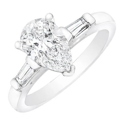 Anillo de compromiso de diamantes con 3 piedras en forma de pera y baguette certificado por GIA 1,50 quilates Foto 1 de 3