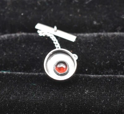 Placa de plata, granate y posiblemente cromo, aluminio o latón Foto 1 de 4