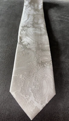 Corbata Presidencial Donald J. Trump Signature Collection Beige Plata Paisley Foto 1 de 4