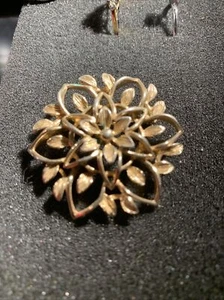 Signed Vintage sarah coventry brooch - Picture 1 of 3
