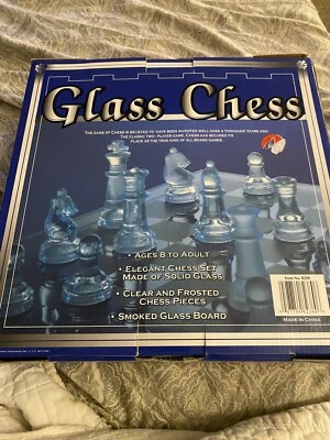 Juego de ajedrez de vidrio con tablero de vidrio ahumado y piezas de vidrio. Vintage Foto 1 de 4