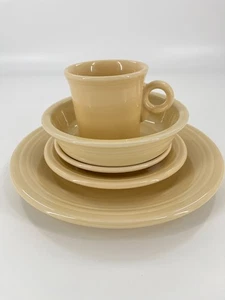 Juego de vajilla Fiesta de 5 piezas marfil taza plato tazón platillo poste 86 EE. UU. - Imagen 1 de 9