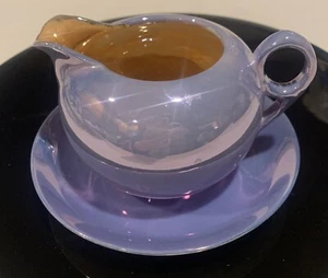 Crema pervinca opalescente Lusterware vintage con interno arancione e gocciolatoio - Foto 1 di 10