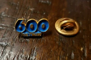 Vintage 600 Retiree Blue & Gold Pinback Pin. Fast Free Shipping - Picture 1 of 2