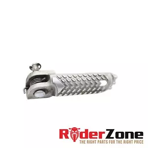 2021 - 2023 KAWASAKI NINJA ZX10R LEFT FOOT REST MOUNT SILVER BOLTS STOCK - Picture 1 of 8