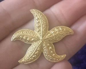 Vintage Avon Textured 1.5” Starfish Pendant Gold Tone Beach Sea Star Jewelry - Picture 1 of 5