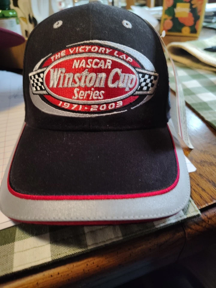 NASCAR Winston Cup Series 1971 a 2003 The Victory Lap Cap con Richard Petty Foto 1 de 4