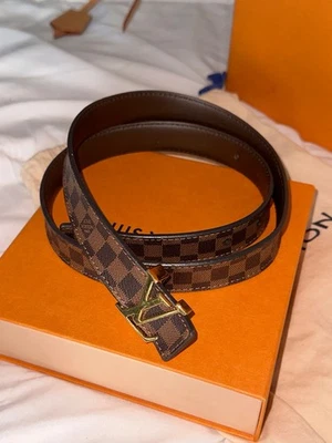 Cinturón Louis Vuitton Initiales LV - Lona Damier Level con Hebilla Dorada - S 30/32 Foto 1 de 4