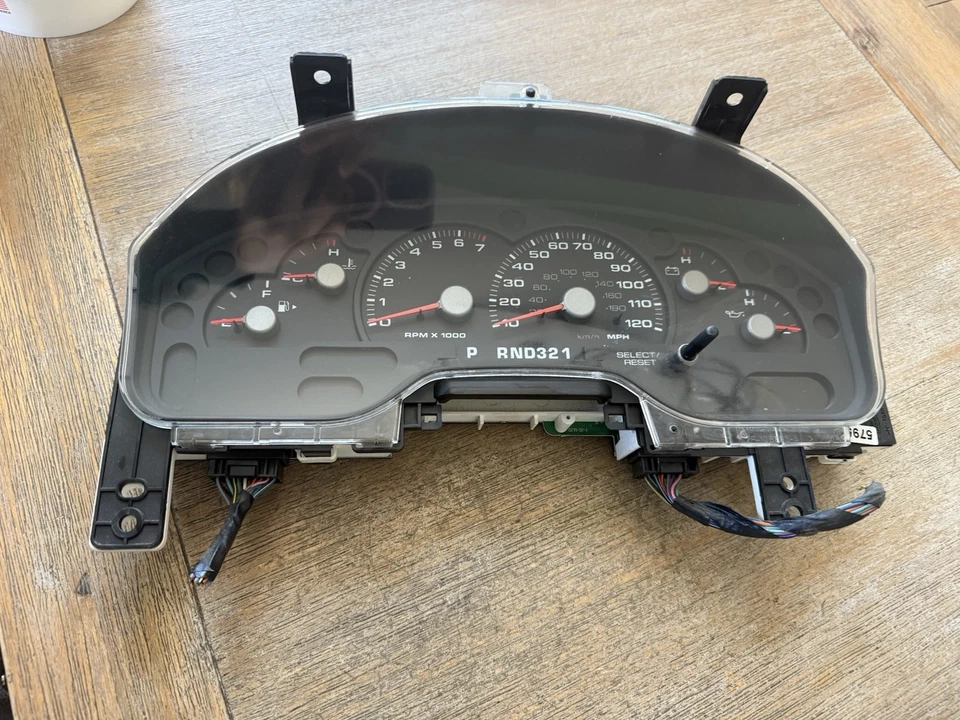 Ford Explorer 2003 velocímetro clúster MPH 1L2F10894 millas 185.501 Foto 1 de 4