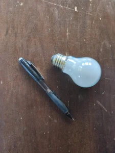 GE 270 LUMEN , LED Bulb 2700k, 5w - Picture 1 of 3