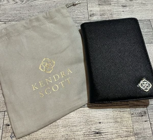 Kendra Scott Passport Holder schwarz mehrere Taschen NEU mit Taschenlogo - Bild 1 von 6