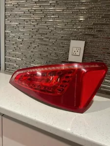 2009-2012 Audi Q5 8R Passenger Right Side Tail Light LED Lamp OEM 8R0945094B - Picture 1 of 9