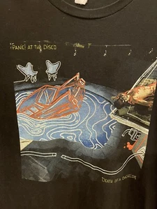 T-shirt nera PANIC AT THE DISCO morte di un bachelor taglia adulta media musica pop - Foto 1 di 4