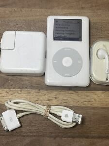 Apple iPod Classic 4th Gen White (20 GB) A1059  Charger Earphones Bundle