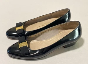 Salvatore Ferragamo Vara Pump Black Patent Leather Bow Women Shoe Sz 8.5C Italy - Picture 1 of 23