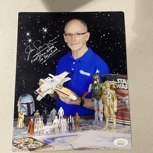Foto autografa firmata Jim Swearingen STAR WARS 8x10 TOY DESIGNER certificato JSA - Foto 1 di 2