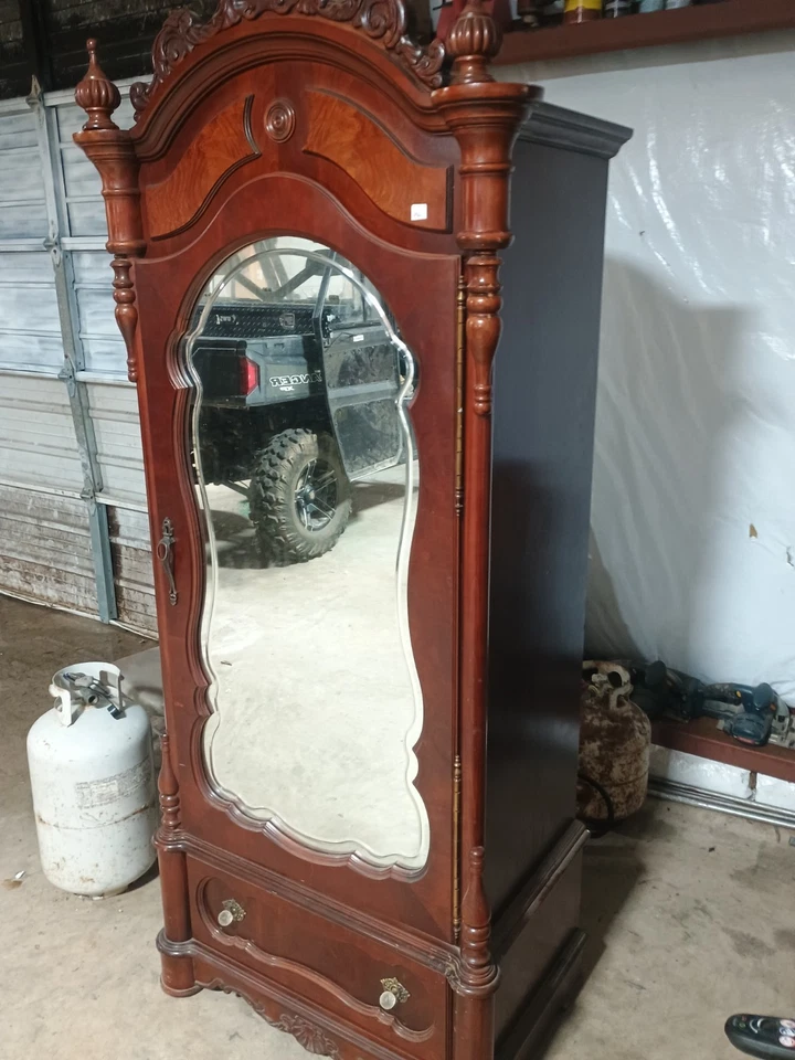 樱桃雕刻衣橱Pulaski家具 — 第 1/4 张图片