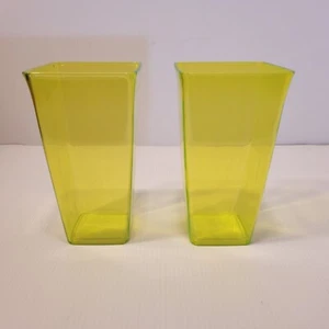 Vaso in plastica quadrato verde traslucido lotto di fioriere semplici da appoggio 2-7,5" - Foto 1 di 3
