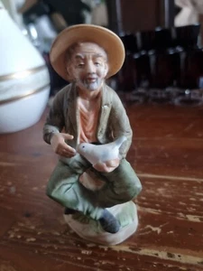 Hombre chino con pájaro - Imagen 1 de 4