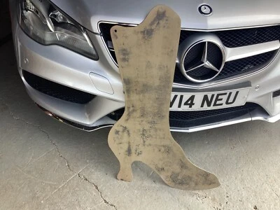 Letrero de metal francés grande vintage o antiguo de una bota, exhibición de tienda, fabricante de botas. Foto 1 de 4