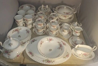 free ship Royal Albert Moss Rose lot Teapot, 6 piece settings, mug, Gravy Boat + Foto 1 de 4