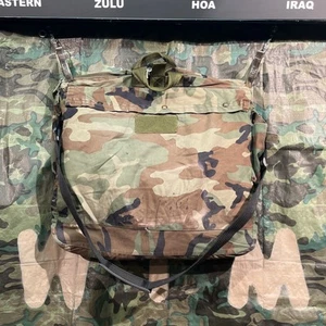 Bolso de voladores militar estadounidense HGU-56/P Woodland M81 BDU saco camuflado ejército - Imagen 1 de 3