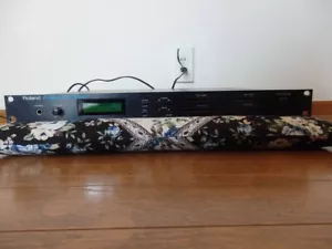 Módulo de sonido de percusión total Roland R-8M buen estado - Imagen 1 de 3