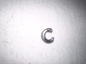 NOS MoPar 1977 t0 1981 Chrysler Letter C Part # 4017289 - Bild 1 von 2