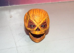 CABEZA DE FIGURA DE ACCIÓN TRICK R TREAT PUMPKIN SAM (NECA ULTIMATE) - Imagen 1 de 4