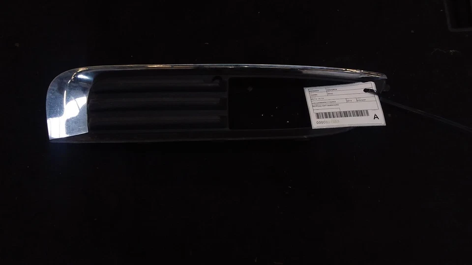 2013 OPEL INSIGNIA RH FOGLIGHT SURROUND INSIGNIA #31253 - image 1 of 2