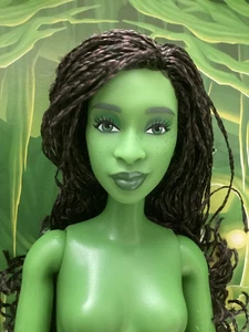 NUDE 2025 WICKED FOR THE GOOD THRILLIFING ELPHABA THROPP DOLL - Bild 1 von 11