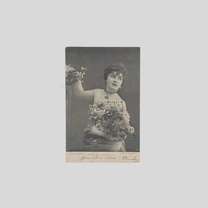 Cartolina fotografica d’epoca a rilievo Donna con fiori studi artistici VG 1904 - Picture 1 of 2