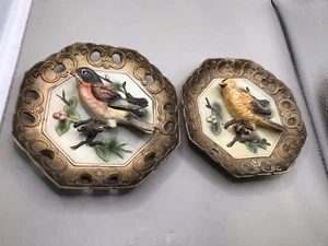 2 Sculpted Birds On Decorative Plate Damage To Robins Beak Chip On Finches Plate - Picture 1 of 9