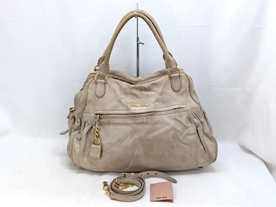 Auténtico bolso de hombro de cuero bidireccional con dije de napa MIU MIU beige RR1424 Foto 1 de 4