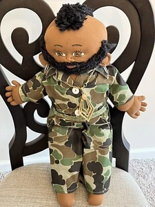 Tolle Vintage MR. T Cabbage Patch Puppe? Goldkette, Ohrringe, Camouflage Outfit 23 Zoll - Bild 1 von 9