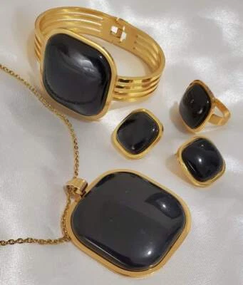 Conjunto de brincos e brincos e joias folheados a ouro 18K com colar geométrico preto - Imagem 1 de 4