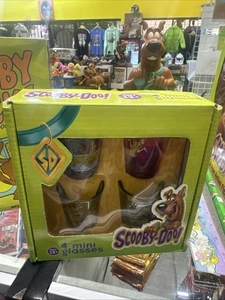 Raro Scooby Doo 4 Mini Gafas de Chupito Peludo Súper Genial Aspecto Nuevo en Caja - Imagen 1 de 9