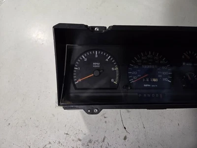 Cuadro de instrumentos velocímetro automático 94-96 Dodge Dakota V8 5,2 L 125 k 1994-1996  Foto 1 de 4