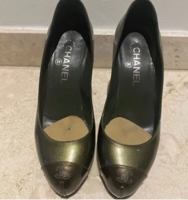 Chanel Puntera Cerrada Charol Tacón Grueso Talla Verde Oliva Talla 38 Foto 1 de 4