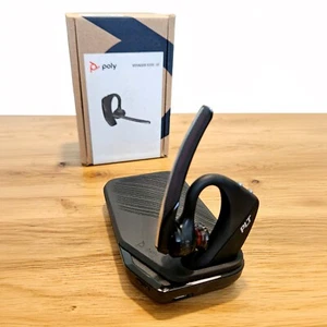 Poly Voyager 5200 UC (Plantronics) Headset | BT700 | Ladecase - Bild 1 von 6