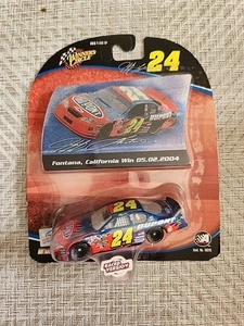 2005 Jeff Gordon #24 DuPont 1:64 NASCAR Winners Circle Diecast NEW - Picture 1 of 13