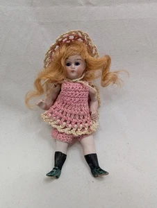 Antike 4 Zoll Voll Biskuit Puppenhaus Puppe Kind 2 Riemen grüne Schuhe Deutschland um 1890 - Bild 1 von 11