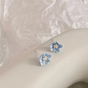 Stunning Blue Resin Flower Earrings Trendy Accessory for Any Fashionable Woman - Picture 1 of 12
