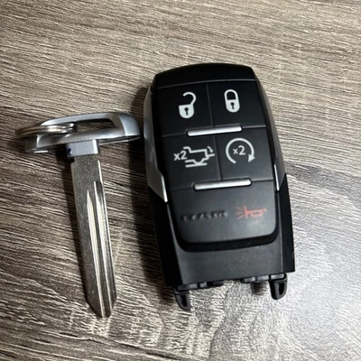 Mando a distancia con llave inteligente OEM 2019-2024 DODGE RAM 2500 3500 GQ4-76T OE# 68547363AB Foto 1 de 4