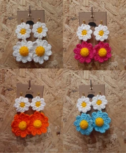 Gehäkelte Gänseblümchen Ohrringe Handarbeit Boho Blumen Schmuck Sommer Ohrhänger - Bild 1 von 6