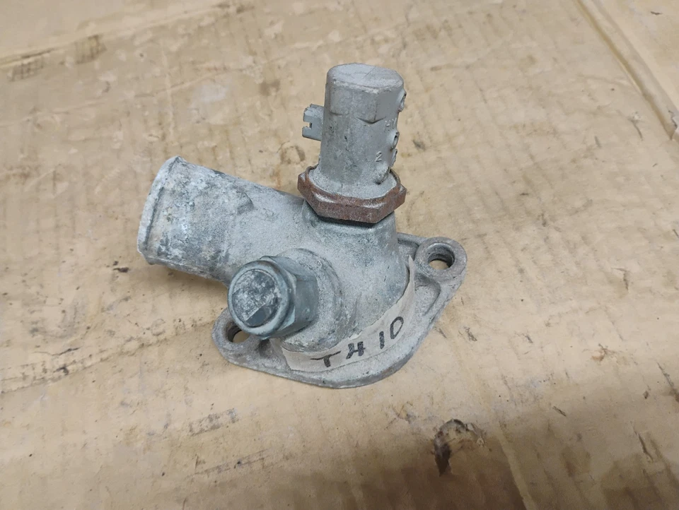 Carcasa termostato Chevy GMC Squarebody 73-87 Foto 1 de 4