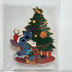 Disney Japan Mall Christmas Tree Stitch LE 300 pin - Picture 1 of 1