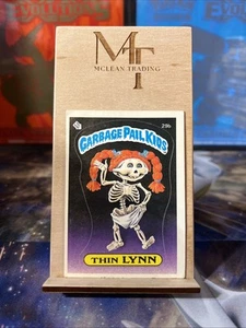 Topps Garbage Pail Kids Thin Lynn No. 1985 29b - Imagen 1 de 2