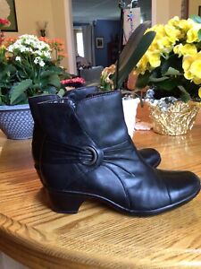 Clarks Rosabelle Black Leather Side Zip Ankle Boots Booties Women's Sz 9 M