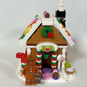 LEGO Gingerbread House 40139 with Minifigure